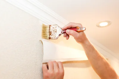 Pose de papier peint à Lescout — revêtements muraux et toiles de verre